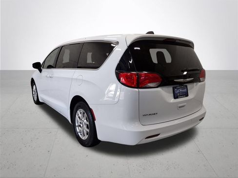 Used 2023 Chrysler Voyager LX FWD image 11
