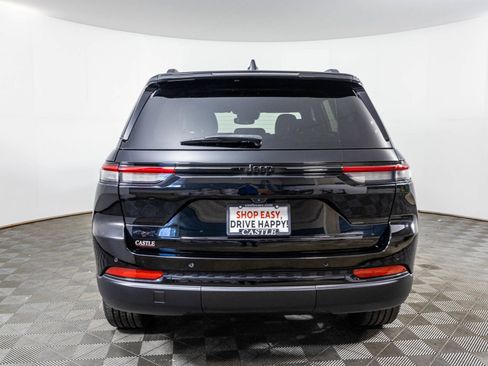 Used 2023 Jeep Grand Cherokee Altitude AWD/4WD image 18