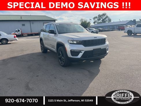 New 2025 Jeep Grand Cherokee Limited w/ Luxury Tech Group II image 6