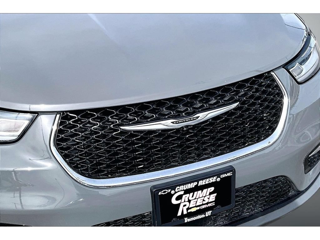 Used 2022 Chrysler Pacifica Touring-L FWD image 34