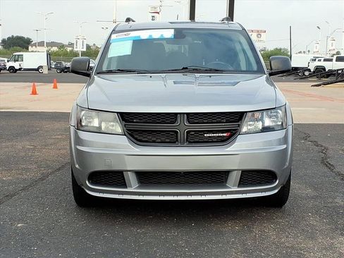 Used 2018 Dodge Journey SE w/ Connectivity Group image 2