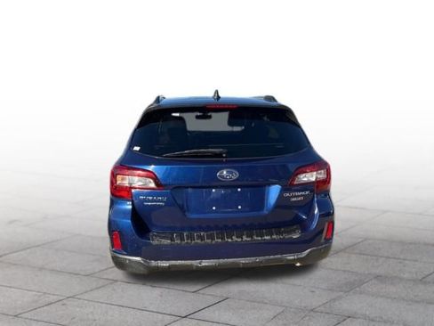 Used 2017 Subaru Outback 3.6R Touring image 5