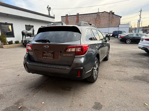 Used 2018 Subaru Outback 2.5i Limited image 3