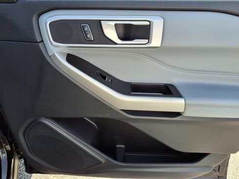 Used 2022 Ford Explorer XLT w/ Equipment Group 202A RWD image 28