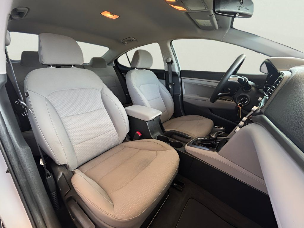 Used 2020 Hyundai Elantra SEL FWD image 3
