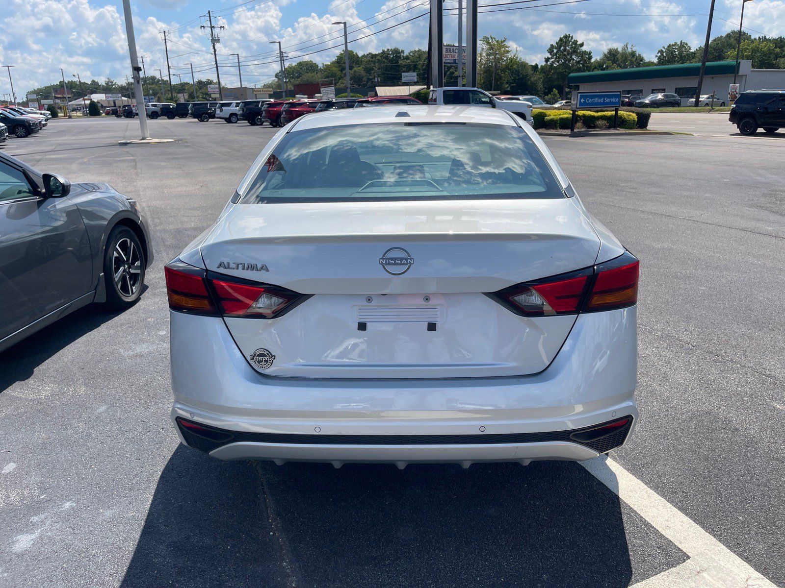 Used 2025 Nissan Altima 2.5 SV FWD image 13