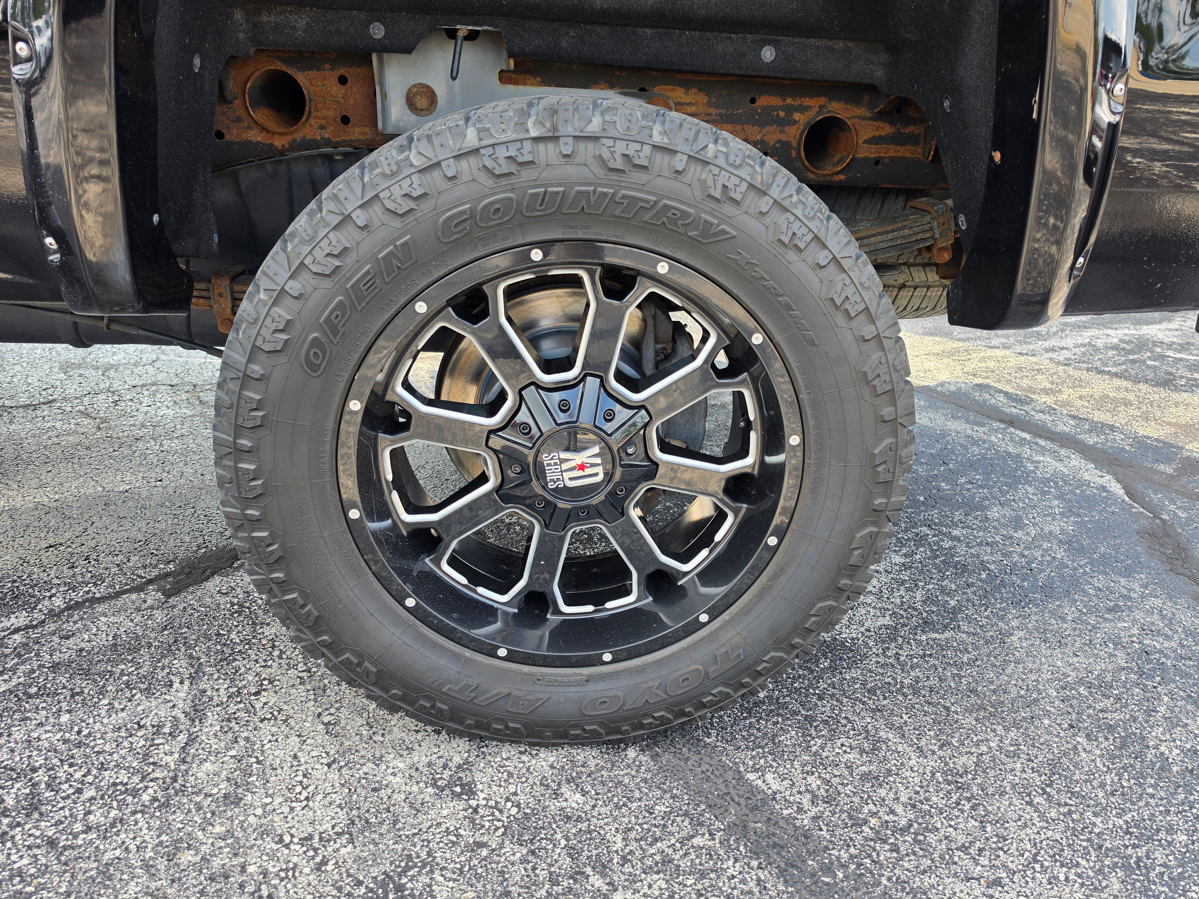 Used 2018 GMC Sierra 2500 Denali w/ Duramax Plus Package AWD/4WD image 13