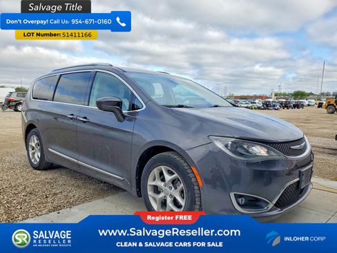 Used 2017 Chrysler Pacifica Touring-L Plus w/ Advanced Safetytec Group FWD image 5
