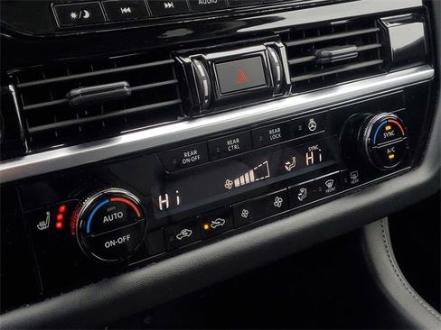 Used 2023 Nissan Pathfinder SL image 24