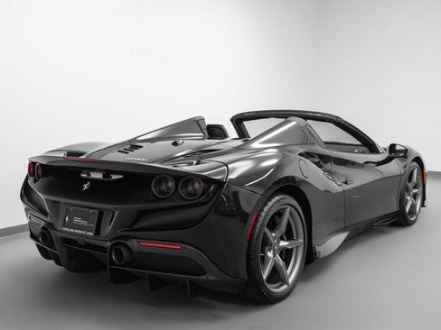 Certified 2021 Ferrari F8 Tributo RWD image 32