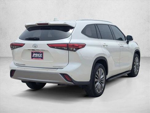 Used 2020 Toyota Highlander Platinum FWD image 5
