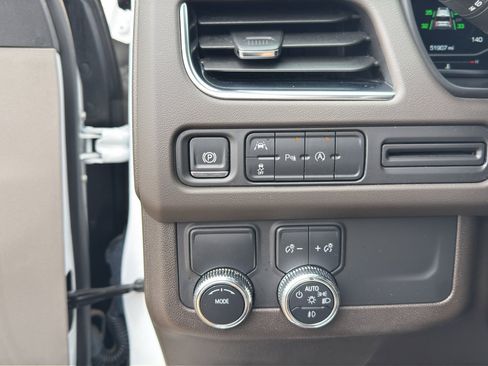 Used 2024 GMC Yukon SLT RWD image 12