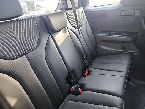 Used 2023 Hyundai Palisade Calligraphy image 13