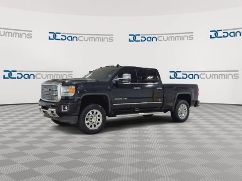 Used 2019 GMC Sierra 2500 Denali w/ Duramax Plus Package AWD/4WD image 4