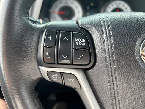 Used 2017 Toyota Sienna SE Premium w/ Protection Package image 18