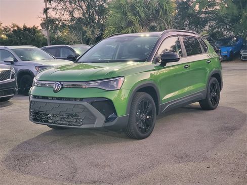 New 2025 Volkswagen Taos SE image 3