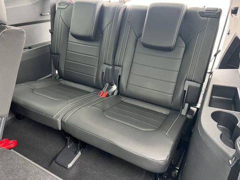 Used 2025 Volkswagen Atlas SEL AWD/4WD image 15