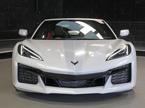 Used 2023 Chevrolet Corvette Z06 RWD image 9