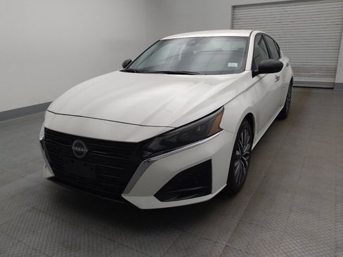 Used 2025 Nissan Altima 2.5 SV FWD image 15
