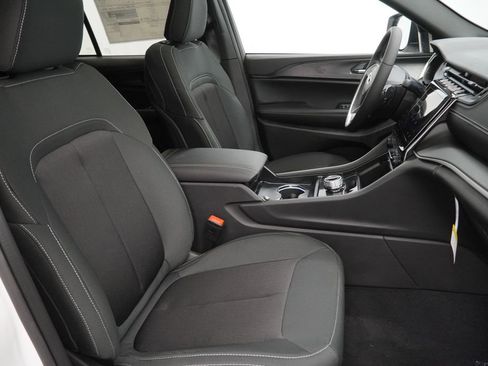 New 2026 Jeep Grand Cherokee Laredo AWD/4WD image 34
