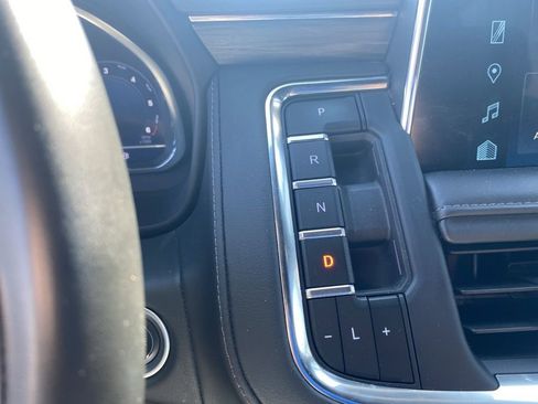Used 2024 Chevrolet Suburban LT AWD/4WD image 16