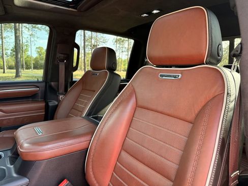 Used 2025 GMC Sierra 3500 Denali Ultimate AWD/4WD image 17