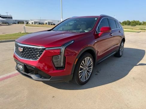 Used 2024 Cadillac XT4 Premium Luxury w/ Technology Package FWD image 7