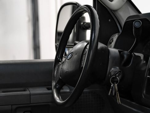 Used 2014 Ford E-350 and Econoline 350 Super Duty w/ Power Group image 18