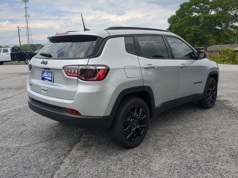 New 2026 Jeep Compass Latitude AWD/4WD image 3
