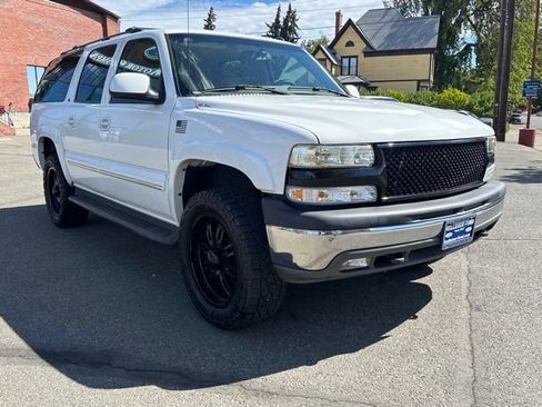 Used 2003 Chevrolet Suburban 2500 LT w/ LT Preferred Equipment Group AWD/4WD image 2