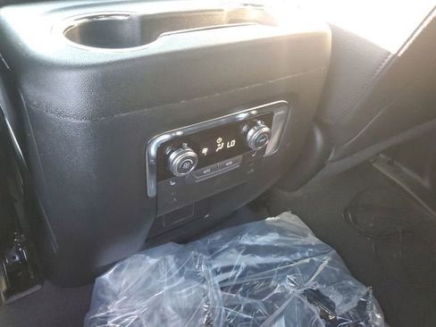 New 2025 GMC Yukon XL Denali image 16