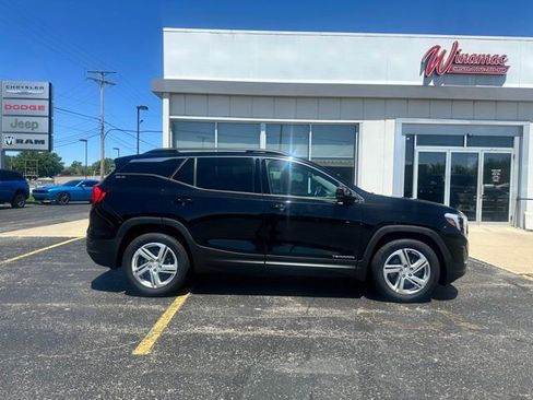 Used 2018 GMC Terrain SLE w/ Driver Convenience Package FWD image 8