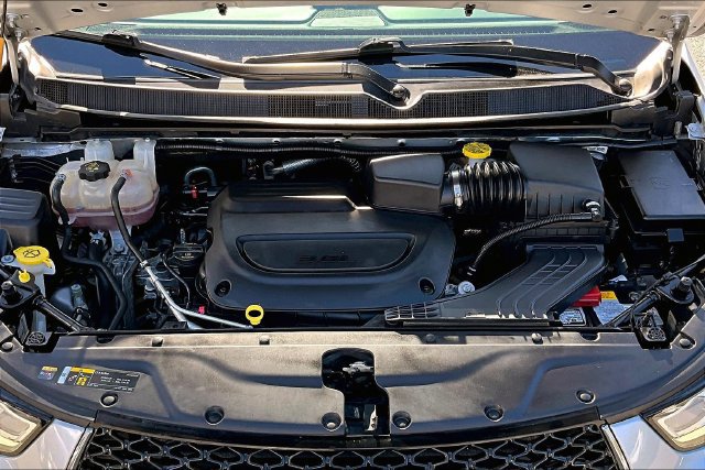 Used 2024 Chrysler Pacifica Touring-L FWD image 30