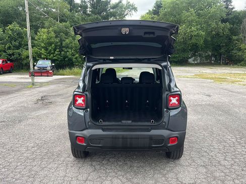 Used 2022 Jeep Renegade Latitude AWD/4WD image 11