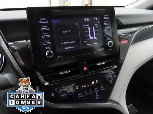 Used 2024 Toyota Camry SE image 16