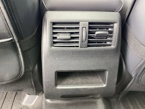 Used 2023 Mitsubishi Outlander SE image 16