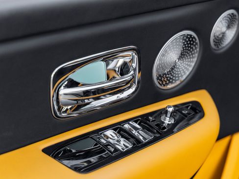 Used 2023 Rolls-Royce Cullinan Black Badge w/ Dark Exterior Package image 20