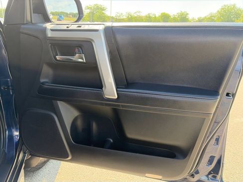 Used 2018 Toyota 4Runner SR5 Premium AWD/4WD image 9