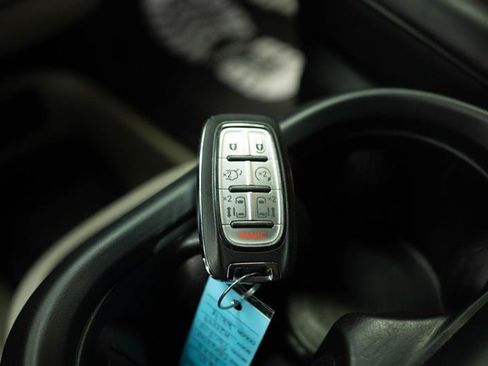 Used 2023 Chrysler Pacifica Touring-L FWD image 24