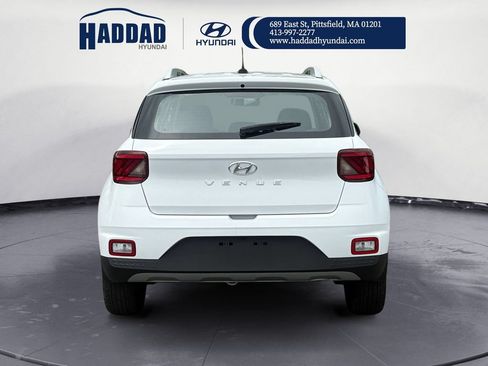 Certified 2024 Hyundai Venue SEL FWD image 4