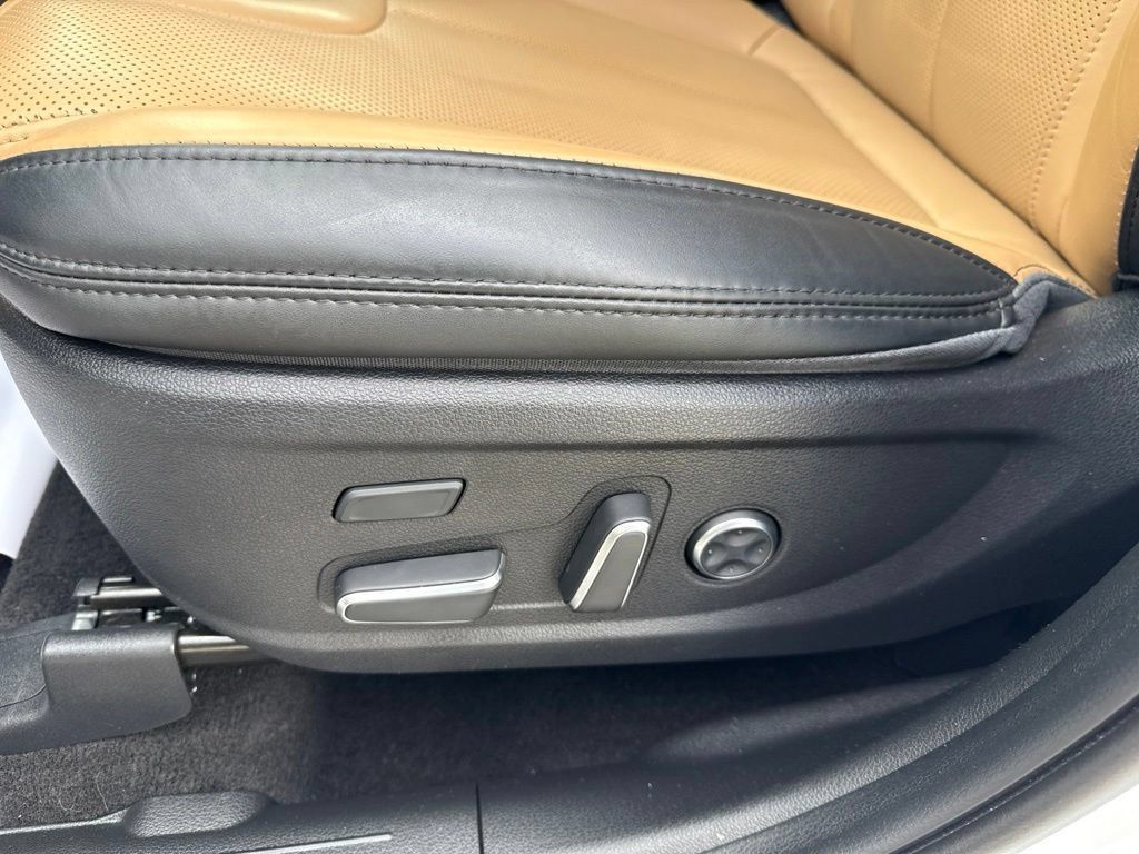 Used 2023 Hyundai Santa Fe Calligraphy AWD/4WD image 16