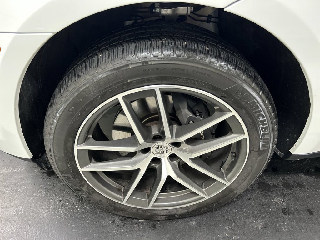Certified 2026 Porsche Macan AWD/4WD image 8