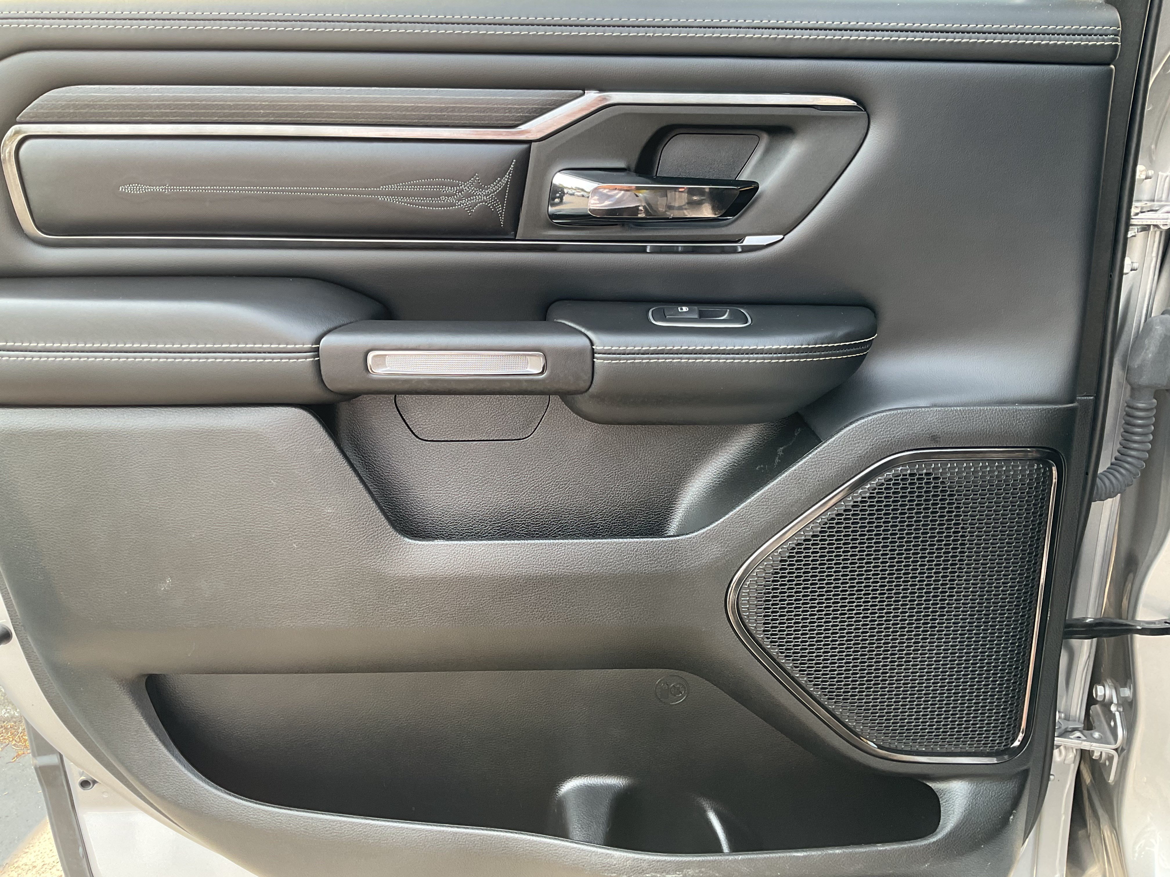 Used 2022 RAM 1500 Limited w/ Body-Colour Bumper Group AWD/4WD image 33