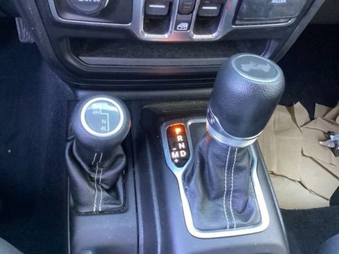 Used 2020 Jeep Wrangler Unlimited Sahara AWD/4WD image 31