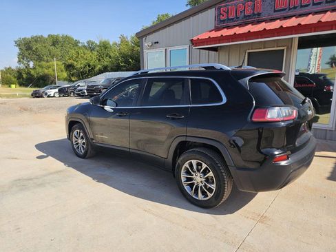 Used 2019 Jeep Cherokee Latitude Plus FWD image 4