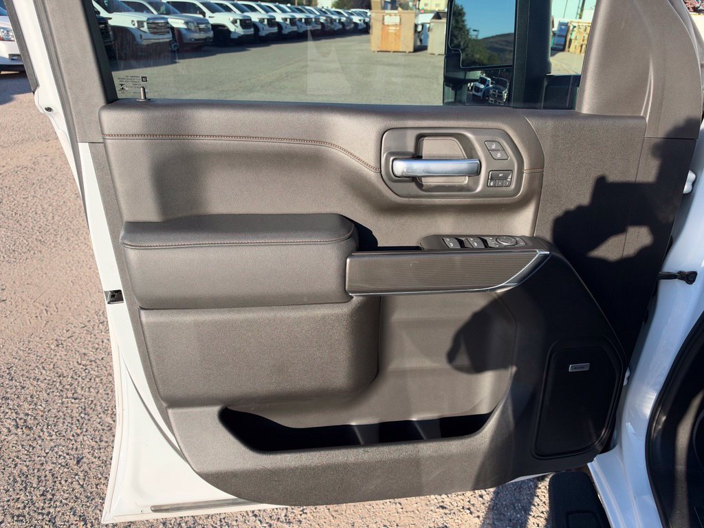 Used 2023 GMC Sierra 2500 AT4 w/ AT4 Premium Plus Package AWD/4WD image 9