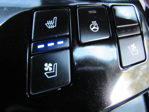 Used 2025 Kia Sportage SX image 39