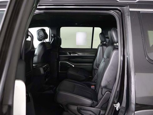 Used 2022 Jeep Wagoneer Series III w/ Flexible Seating Group AWD/4WD image 34