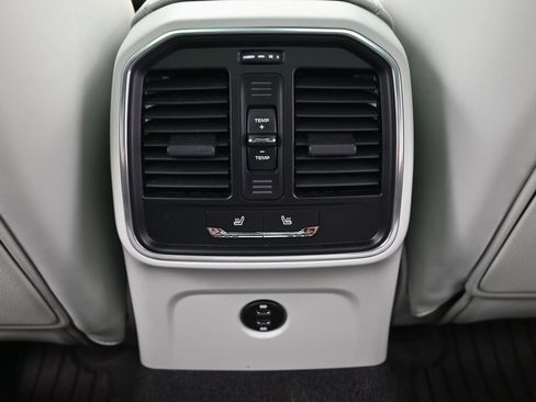 Certified 2023 Porsche Macan Turbo AWD/4WD image 8