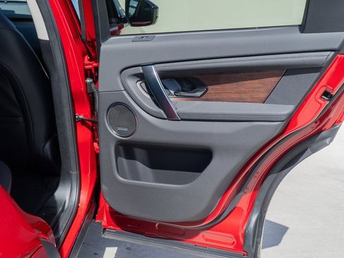 Used 2025 Land Rover Discovery Sport S image 23